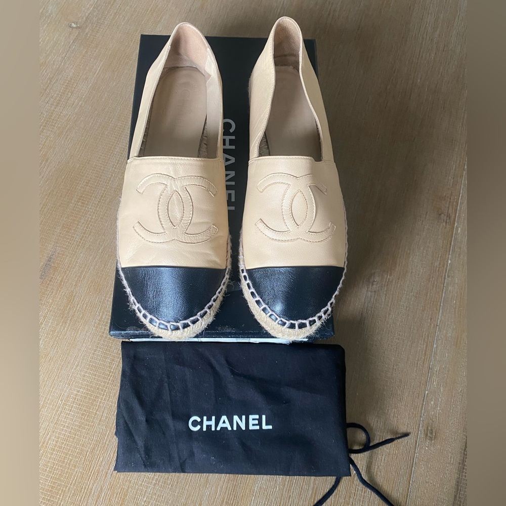 CHANEL
Interlocking CC Logo Leather Espadrilles